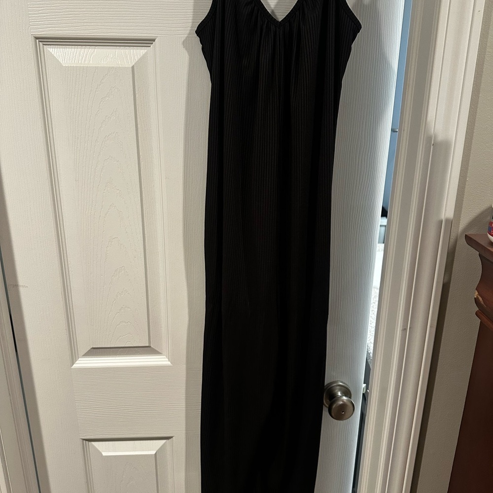 Elegant Black Sleeveless Dress